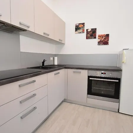 Apartment Nevenka 2119 Pola